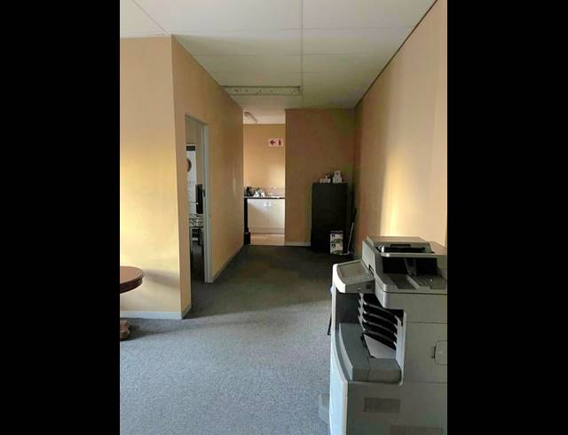 OFFICE FOR SALE IN SILVER LAKES